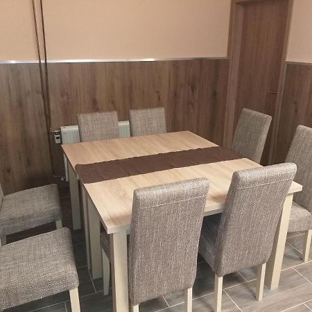 M7 Galéria Panzió Acomodação com café da manhã Letenye Exterior foto