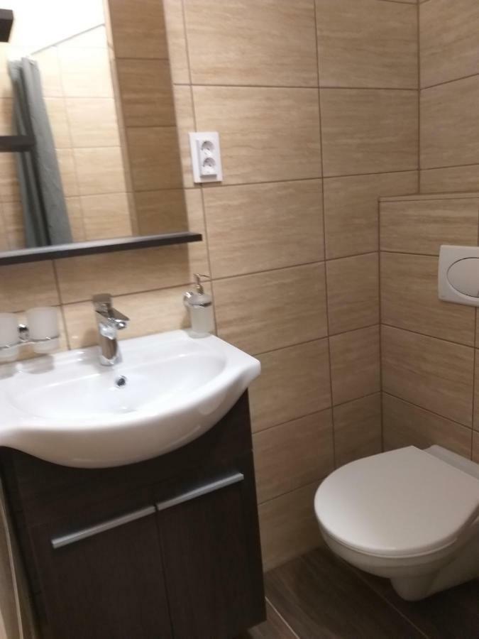 M7 Galéria Panzió Acomodação com café da manhã Letenye Exterior foto