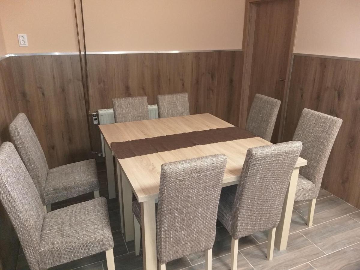 M7 Galéria Panzió Acomodação com café da manhã Letenye Exterior foto