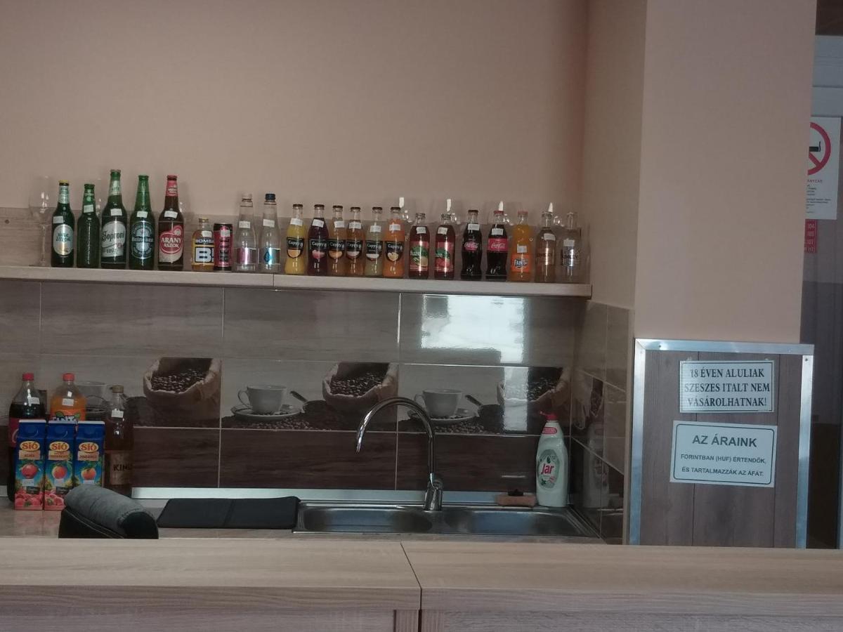 M7 Galéria Panzió Acomodação com café da manhã Letenye Exterior foto