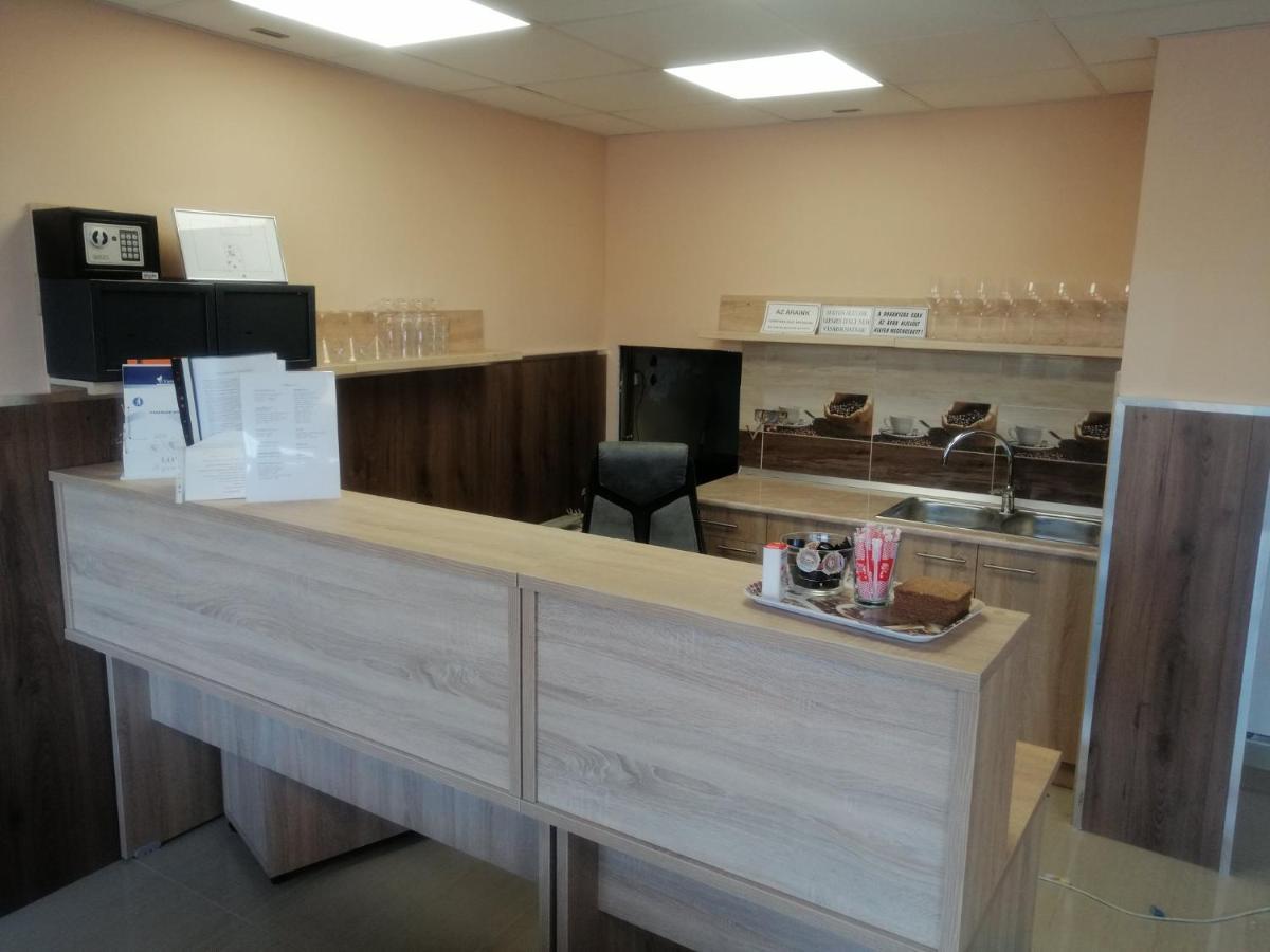 M7 Galéria Panzió Acomodação com café da manhã Letenye Exterior foto