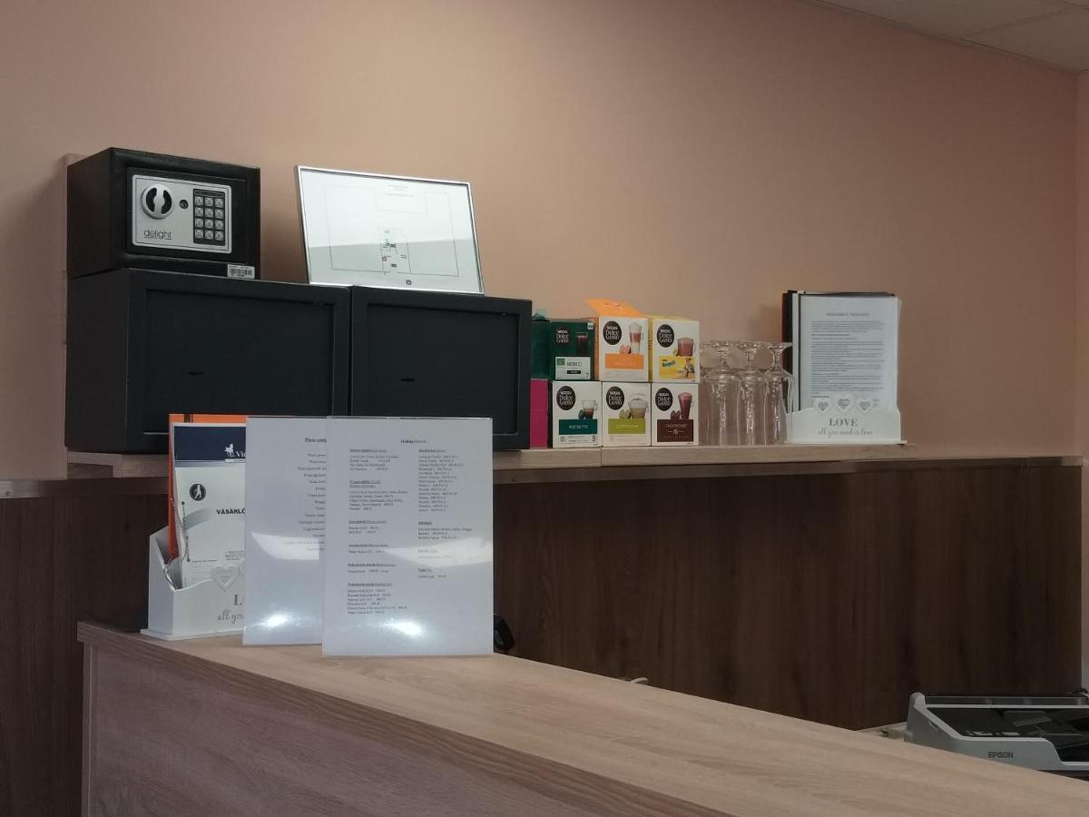 M7 Galéria Panzió Acomodação com café da manhã Letenye Exterior foto