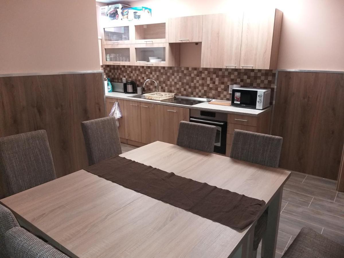 M7 Galéria Panzió Acomodação com café da manhã Letenye Exterior foto